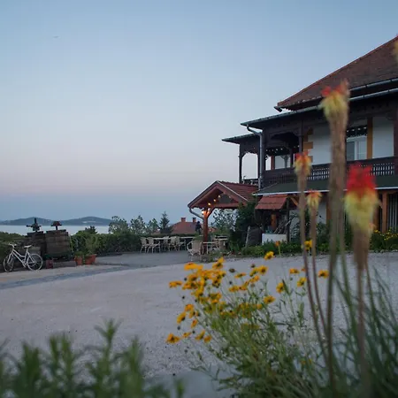 Balatoni Panorama - Bacchus Badacsony Apartment Badacsonytomaj